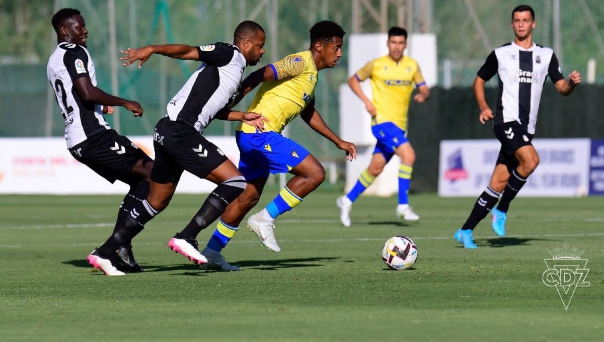 Los problemas ofensivos del Cádiz vuelven a quedar en evidencia