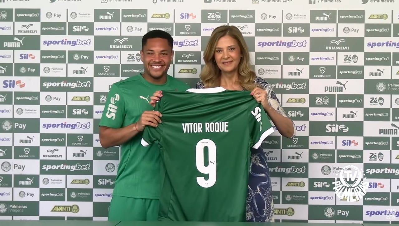 Vitor Roque lanza un 'zasca' al Betis y explica sus motivos para marcharse