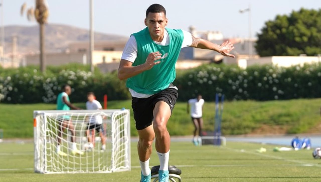 La verdadera razón por la que el Barcelona no ha ejercido su derecho sobre Kaiky, último fichaje del Almería