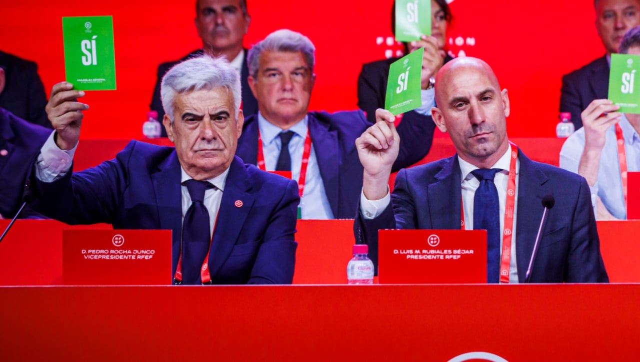 Pedro Rocha, acorralado y tras los pasos de Rubiales