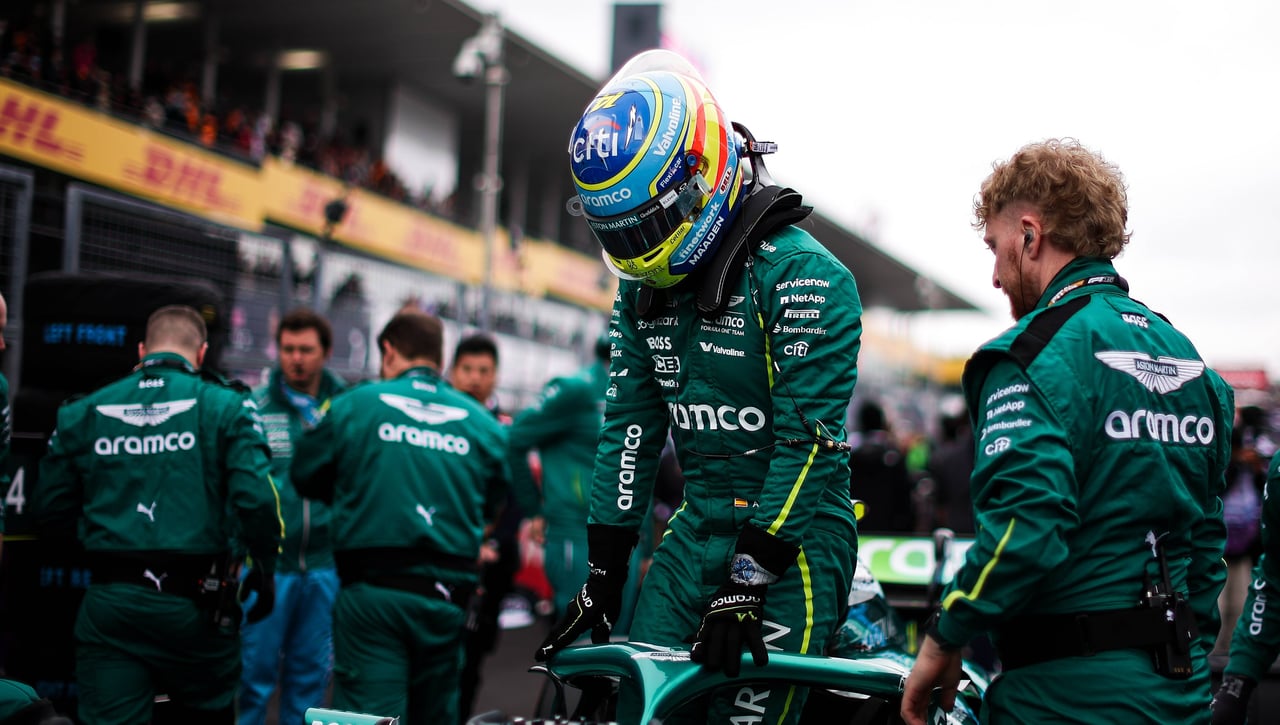 Fernando Alonso planta cara a Aston Martin