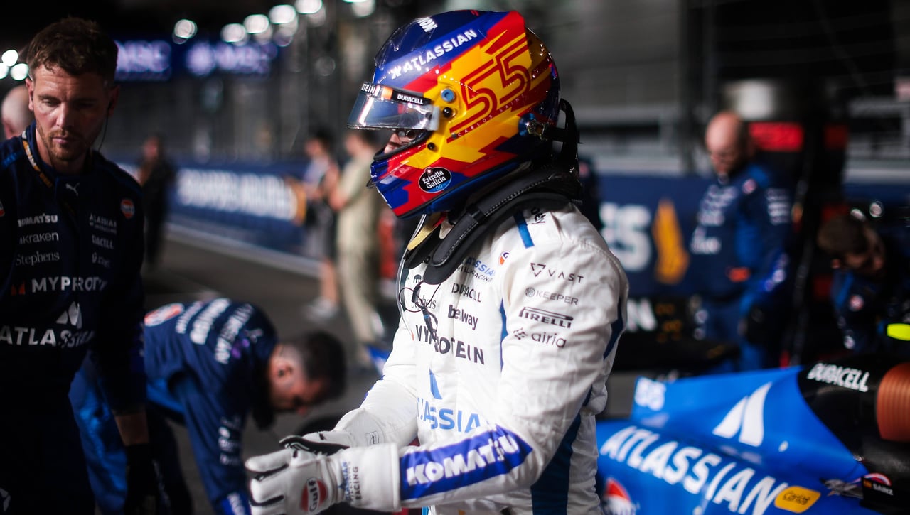 La Fórmula 1 para los pies a Carlos Sainz: "Nuestro equipo hace un excelente trabajo"