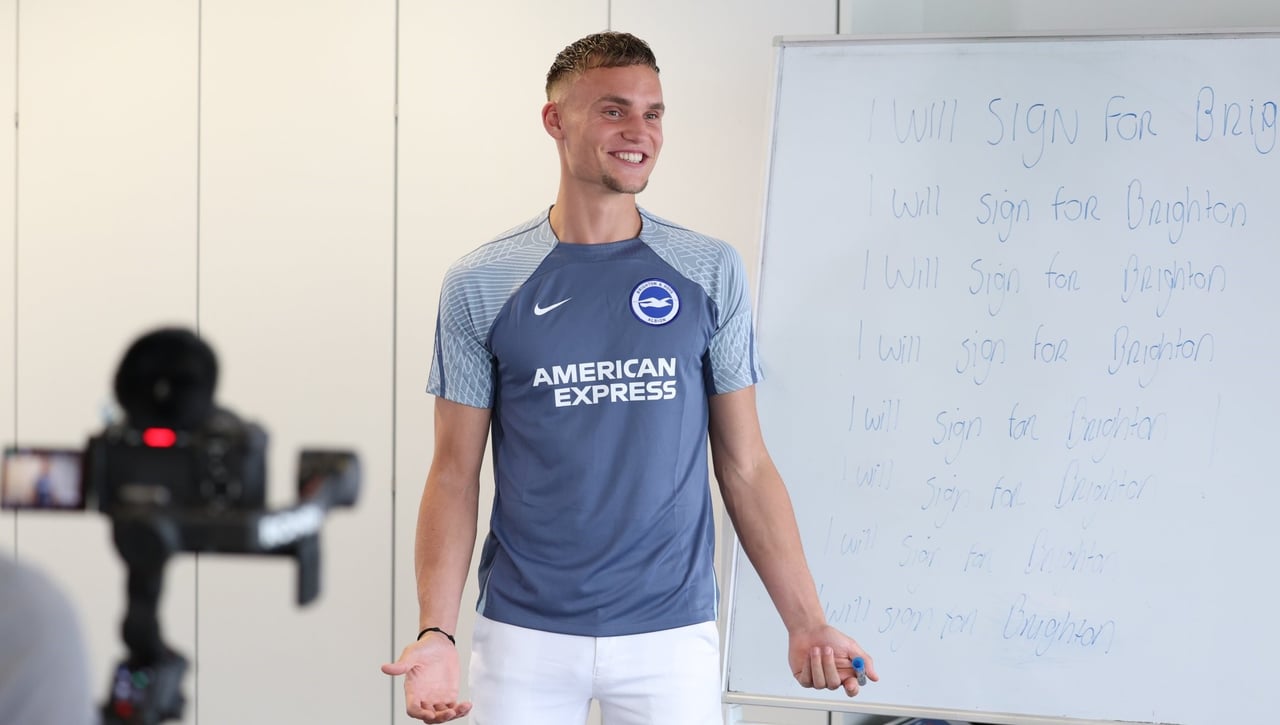 El Brighton hace un genial guiño a Los Simpson para anunciar un fichaje