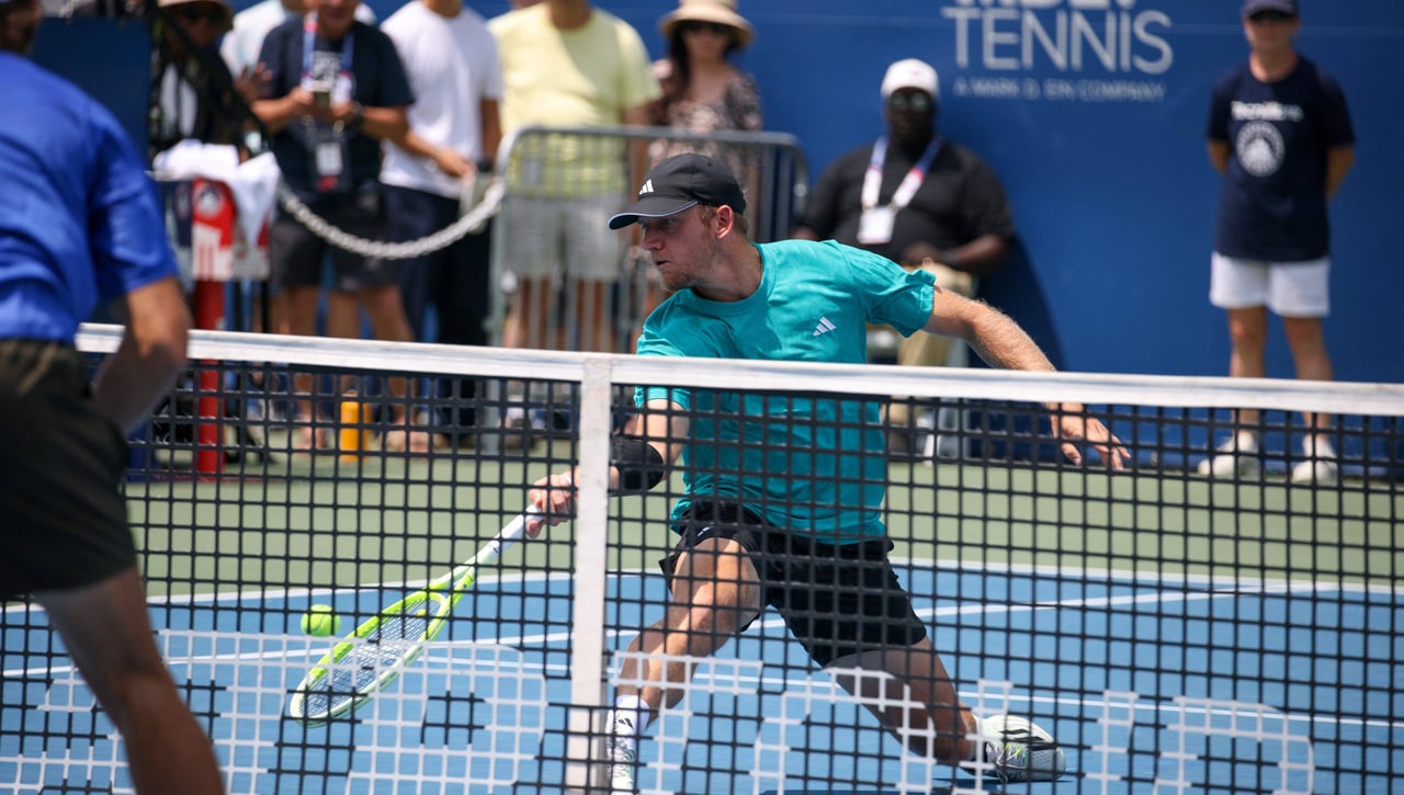 Davidovich arrasa en el duelo fratricida español en Washington