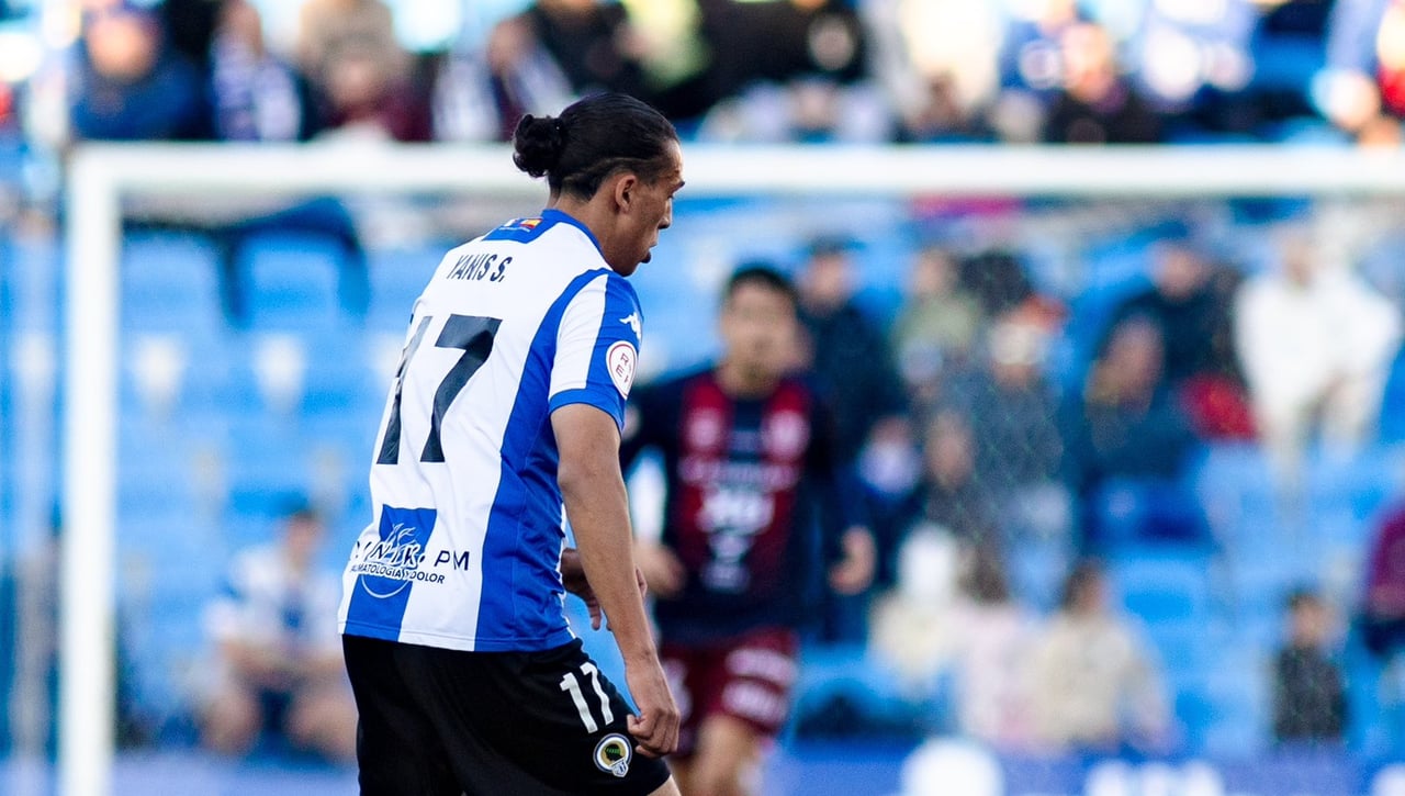 El canterano del Betis Yanis Senhadji se lesiona de gravedad y será operado de urgencia   