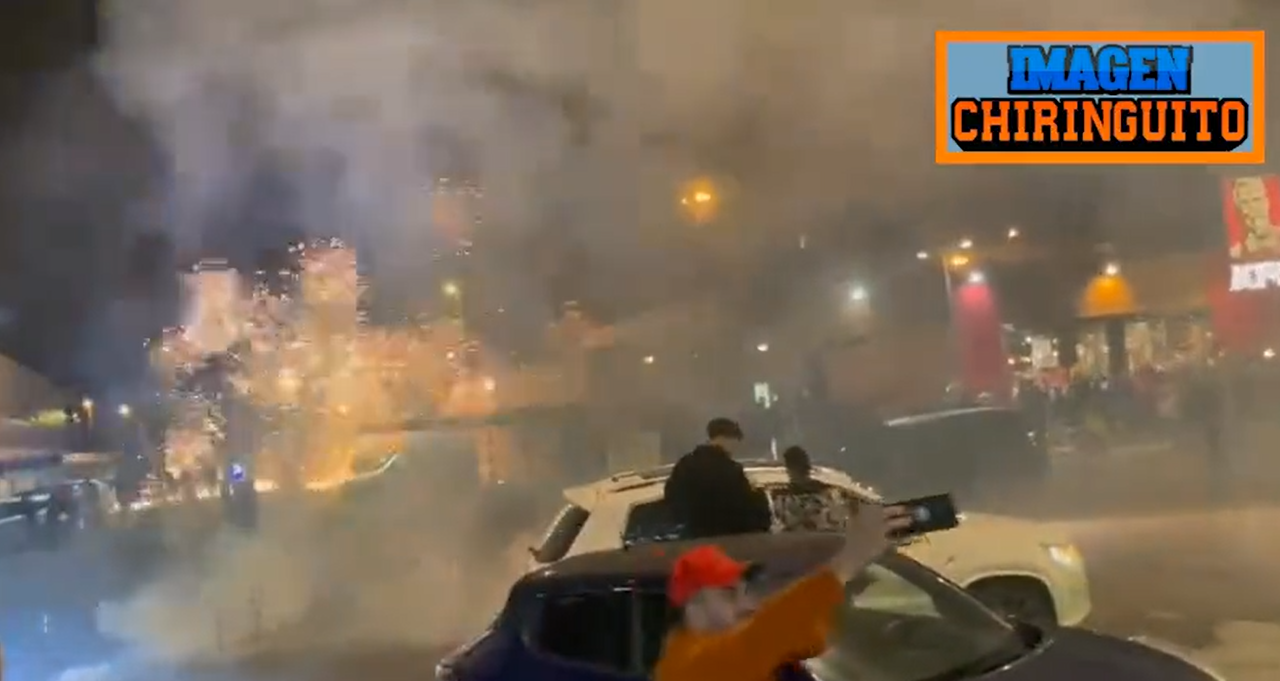 En Sevilla: la afición marroquí celebra con bengalas y petardos la eliminación de España