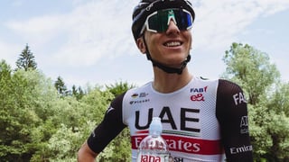 Pogacar da un 'palo' y baja a la tierra a Juan Ayuso