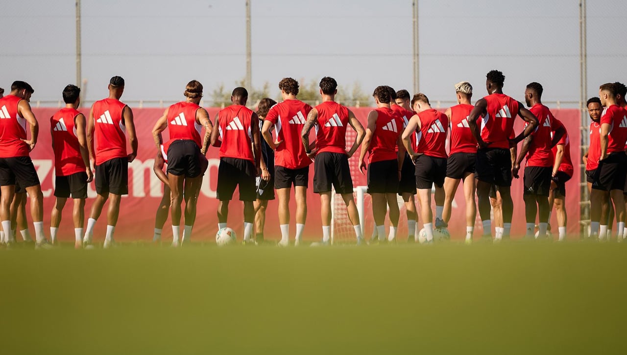Susto y baja de última hora en el Sevilla 