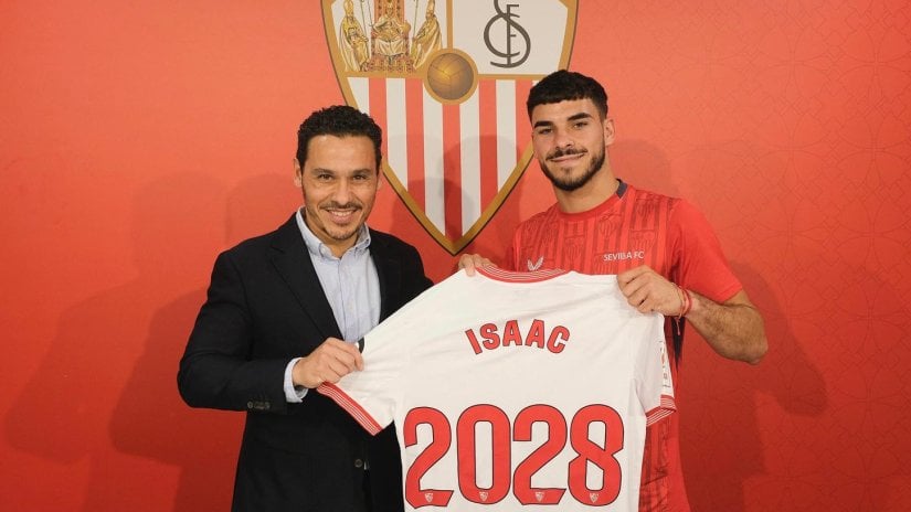 Oficial: Isaac Romero renueva con el Sevilla