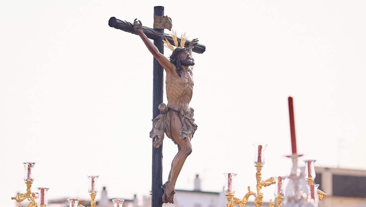 Las luces de Navidad frenan a El Cachorro en la Magna de Sevilla
