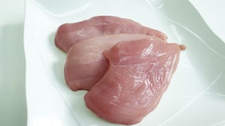 El infalible truco para comprar pollo más barato en la carnicería