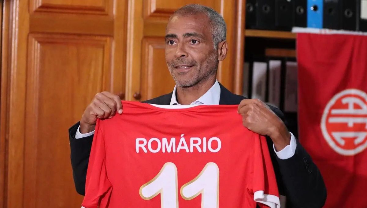 El regreso de Romario al fútbol profesional ya tiene fecha