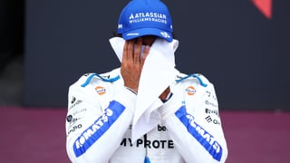 Sanción para el líder y lágrimas de campeón para Carlos Sainz