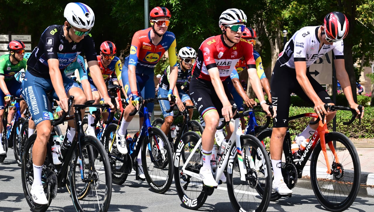 Tadej Pogacar se exhibe en vano