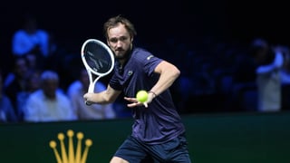 Duro revés de Medvedev al tenis español en París