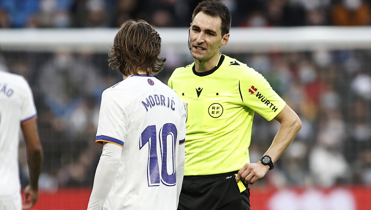 De Burgos Bengoechea pide el fuera de juego semiautomático en LaLiga