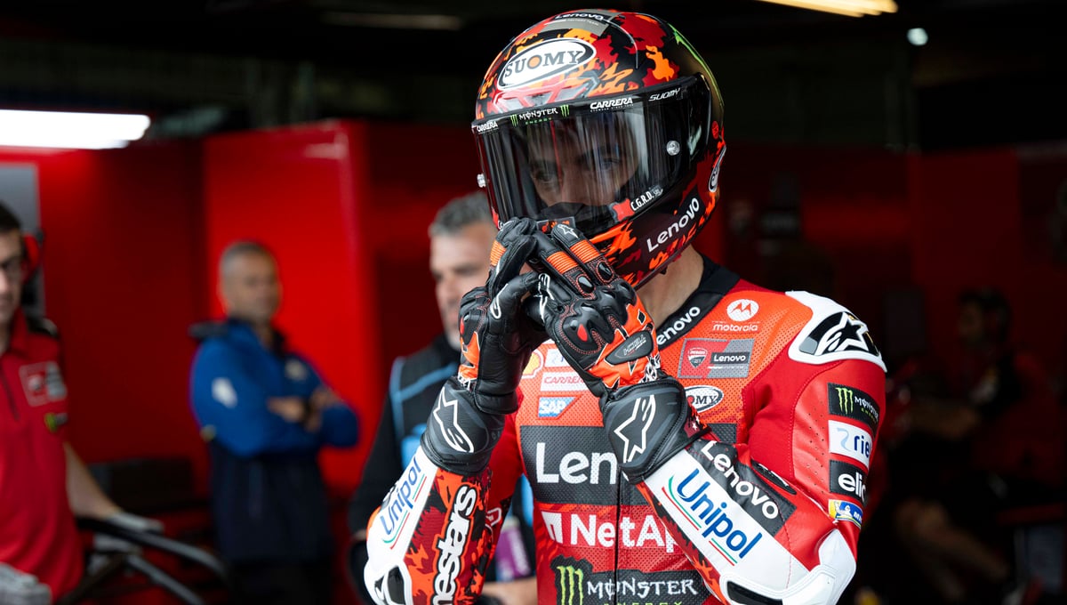 Bagnaia aprovecha el primer gran error de Marc Márquez en Brno