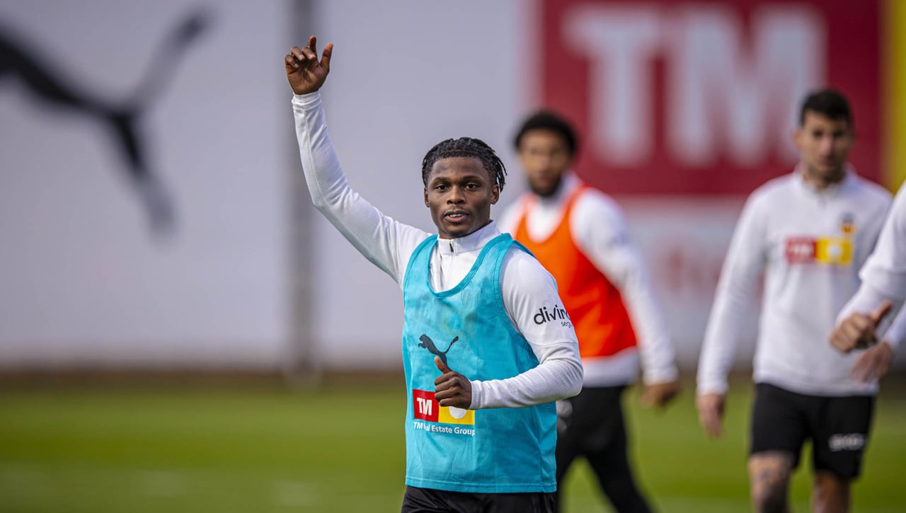 Ramazani entra en la lista y espera su gran oportunidad con el Valencia