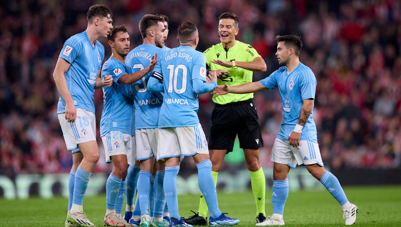 Toda la polémica del Athletic - Celta: las imágenes que contradicen a un Benítez en la cuerda floja