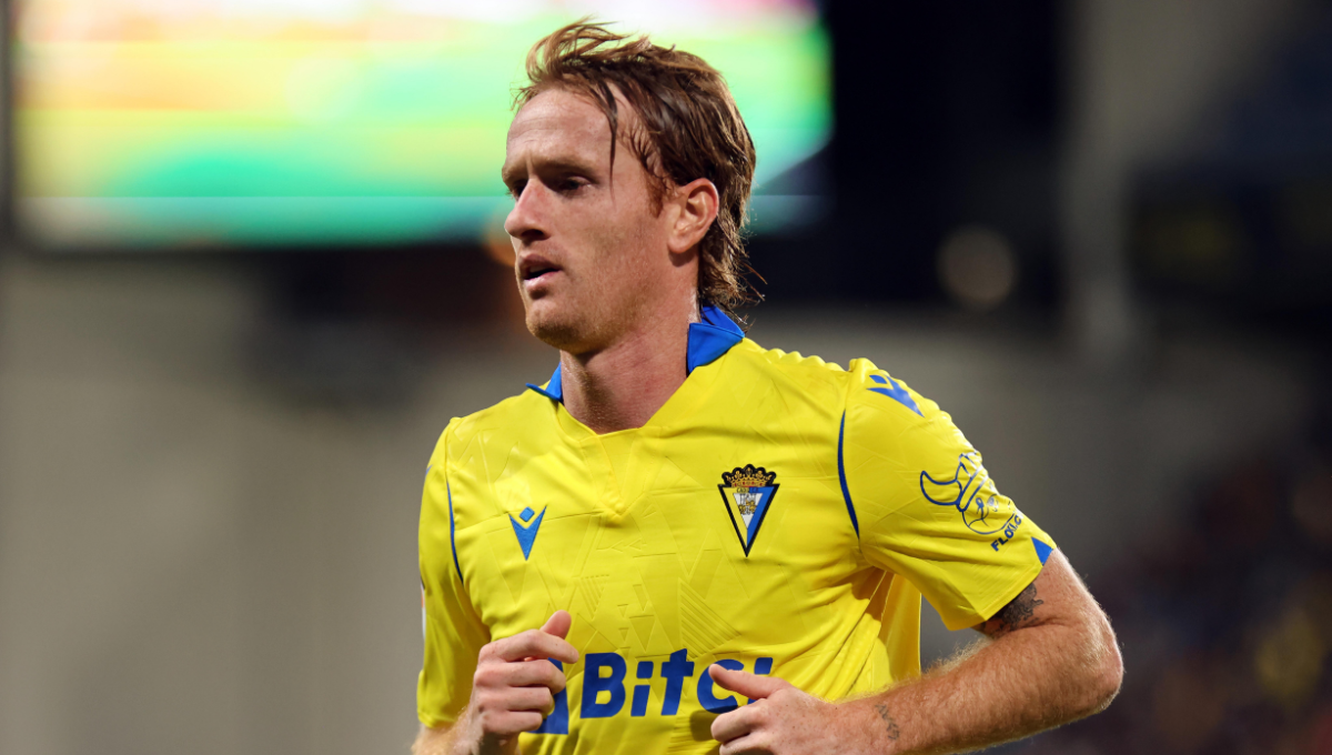 Álex Fernández se moja con su futuro