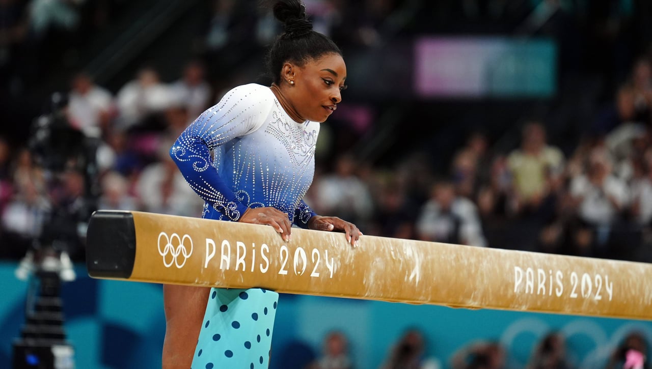 Simone Biles se queda a un triunfo de la épica