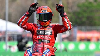 Le 'pone los cuernos' con Marc Márquez