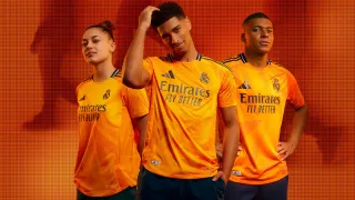 Mbappé presume de la nueva segunda camiseta del Real Madrid