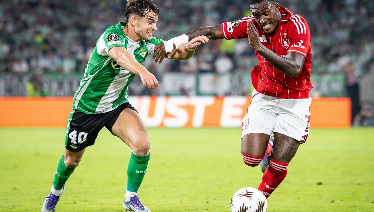 La afición del Betis, feliz con el empate ante el Nottingham Forest