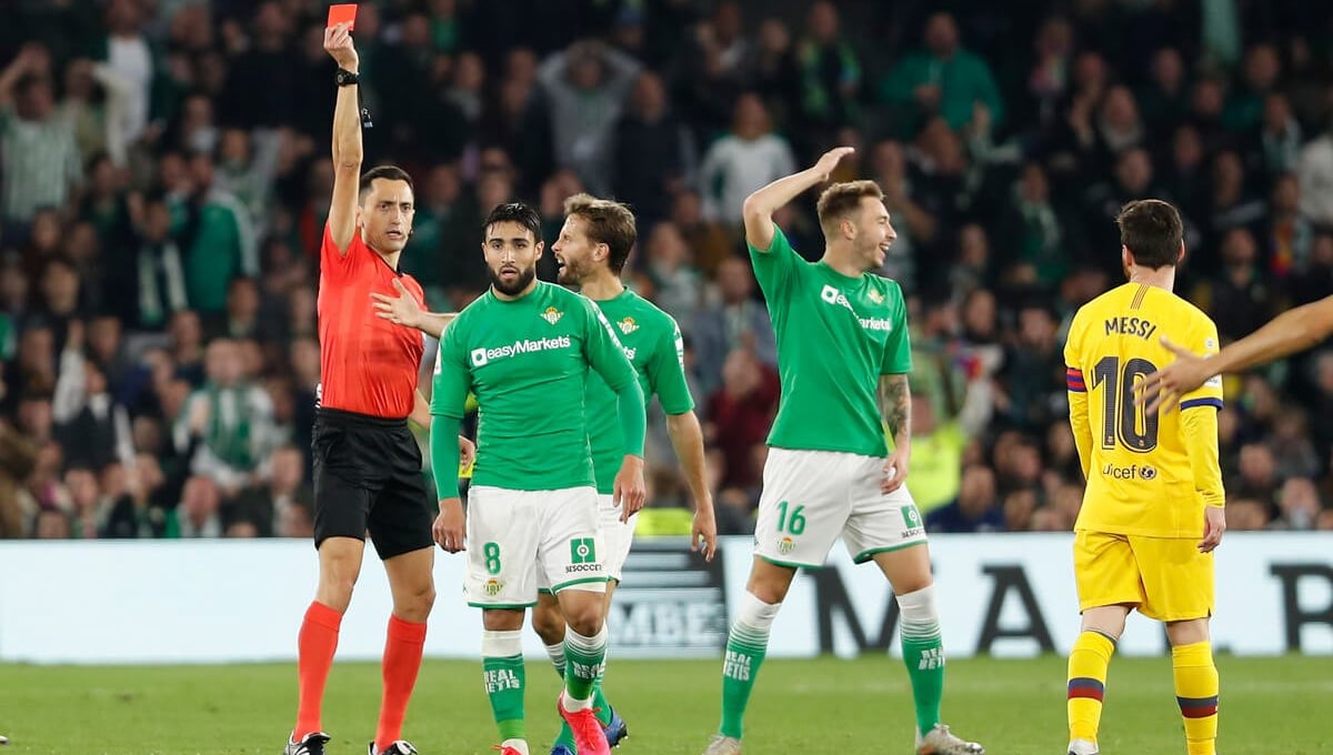 Otro Barcelona - Betis con Sánchez Martínez: el miedo escénico y "el ADN arbitral"