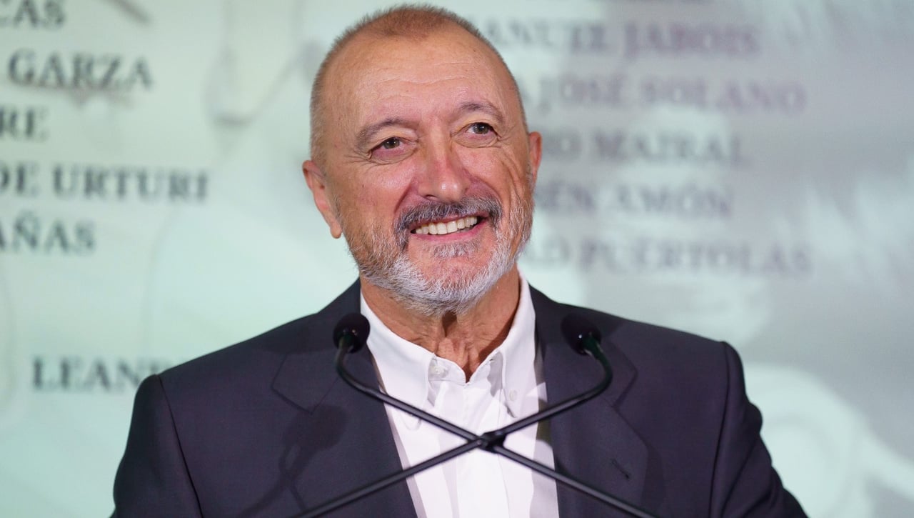 Arturo Pérez-Reverte desvela sus dos bares favoritos en Sevilla, con tapas a 3 euros