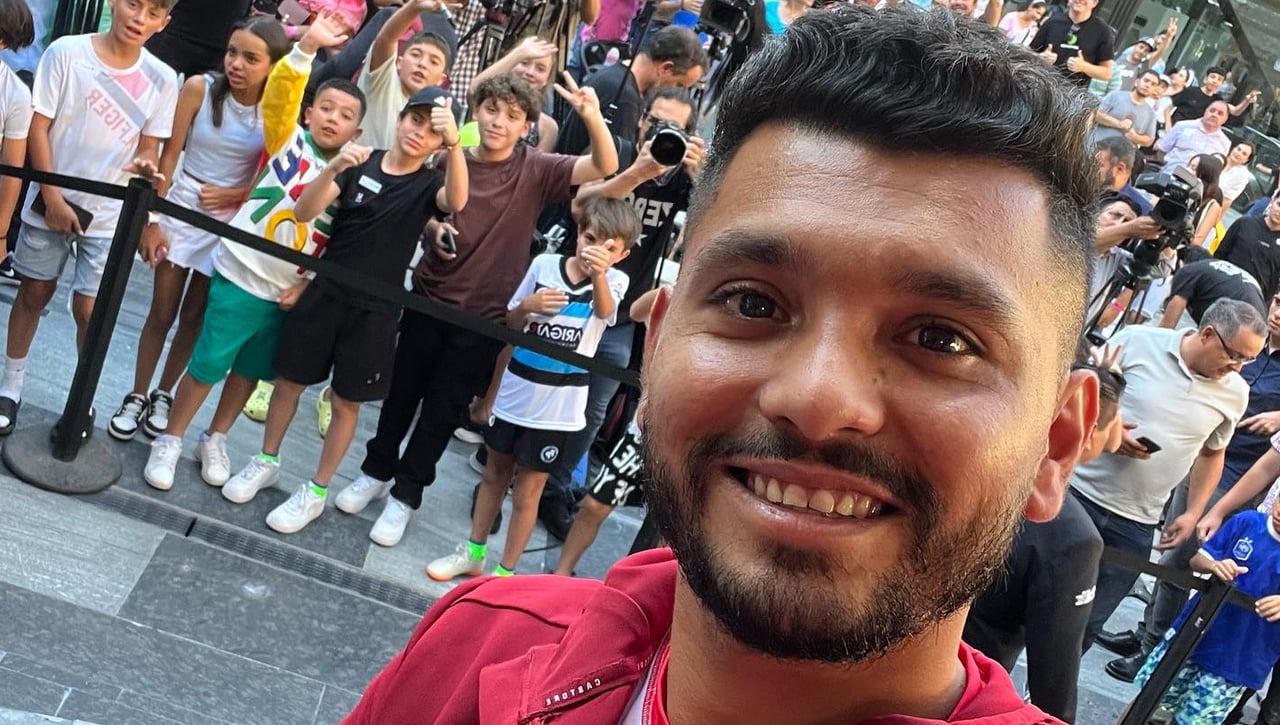 Rayados de Monterrey y Sevilla negocian por el Tecatito Corona