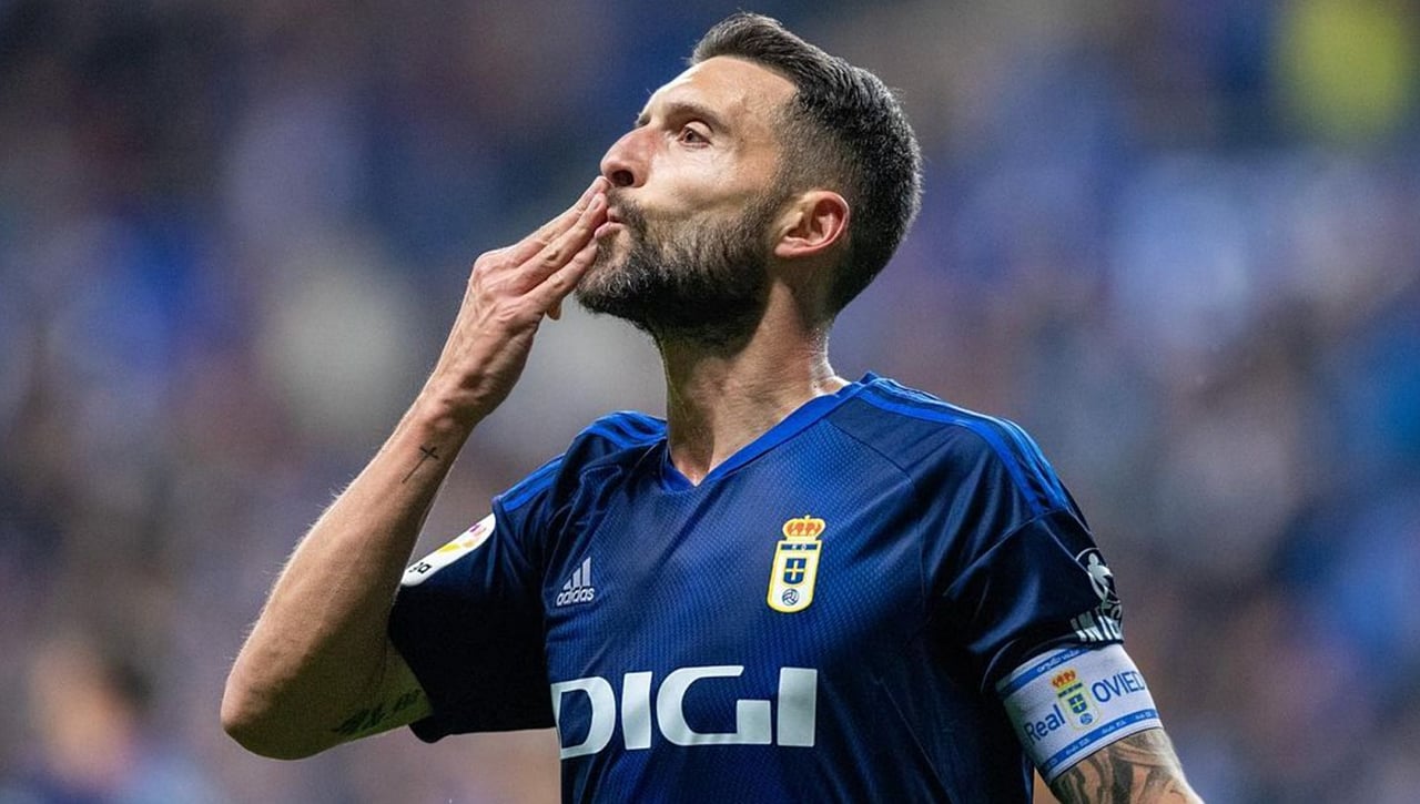 Un doloroso adiós de última hora en el Oviedo