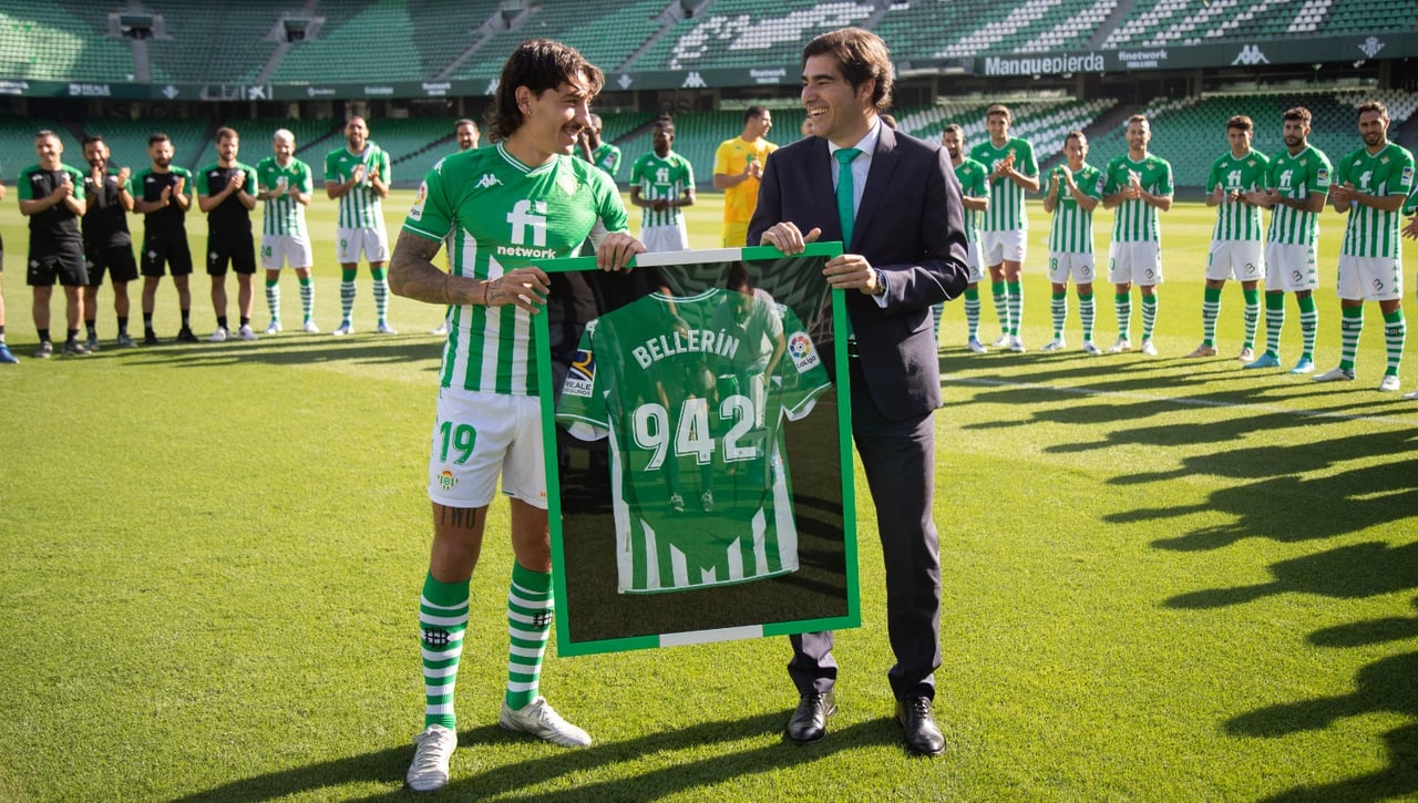Bellerín, un paso más cerca (todavía) del Betis, pero Aouar...