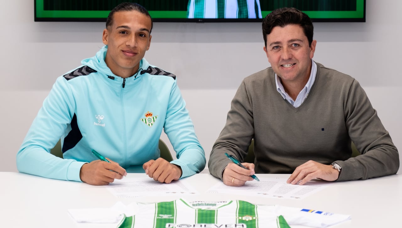 Los objetivos de Yanis Senhadji tras firmar su nuevo contrato con el Betis