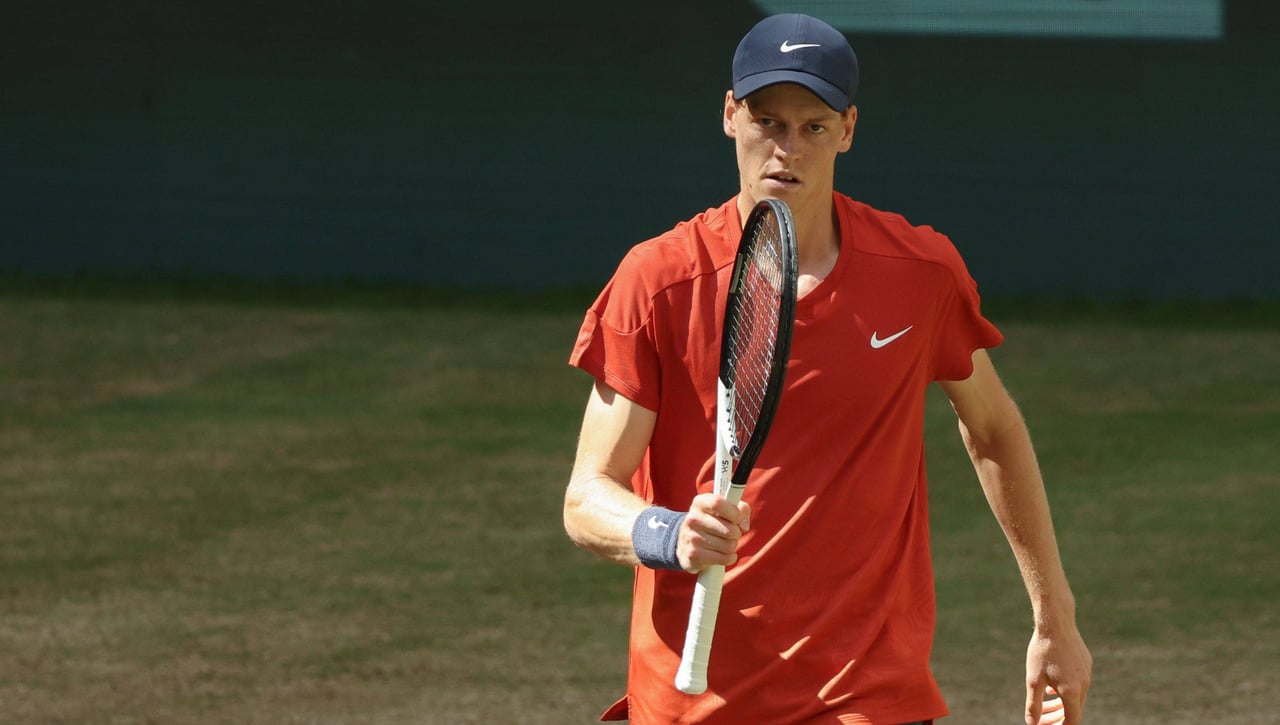 Jannik Sinner da un golpe sobre la mesa y será un problema en Wimbledon