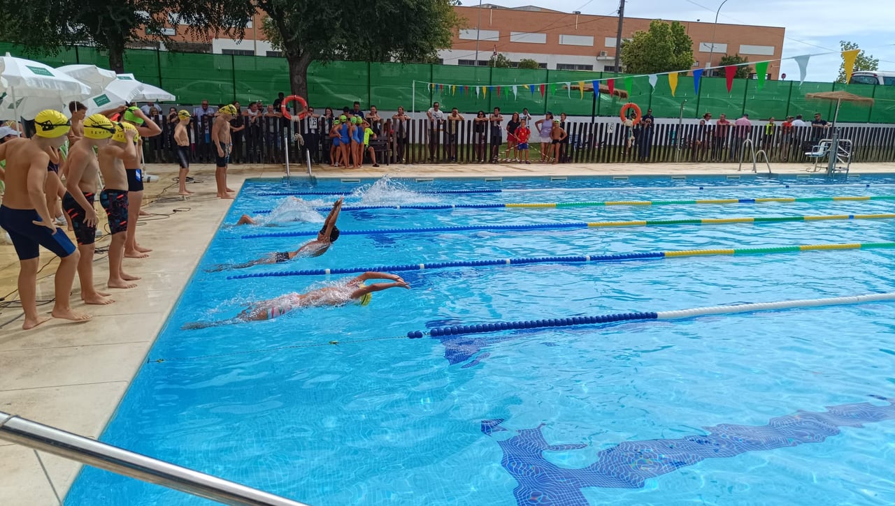 El Circuito provincial de Natación de Verano afronta la fase final con un éxito rotundo de participación
