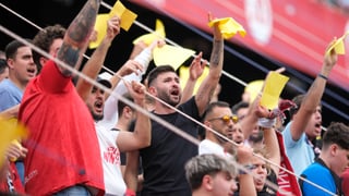 El Betis le echa un capote al Sevilla en el 'incendio' de su afición