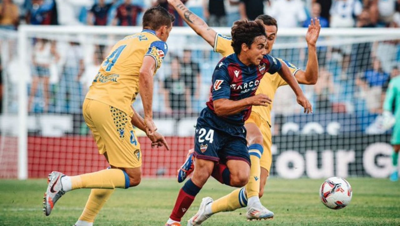 Carlos Álvarez, uno de los nombres que aparece en el once ideal de LaLiga Hypermotion