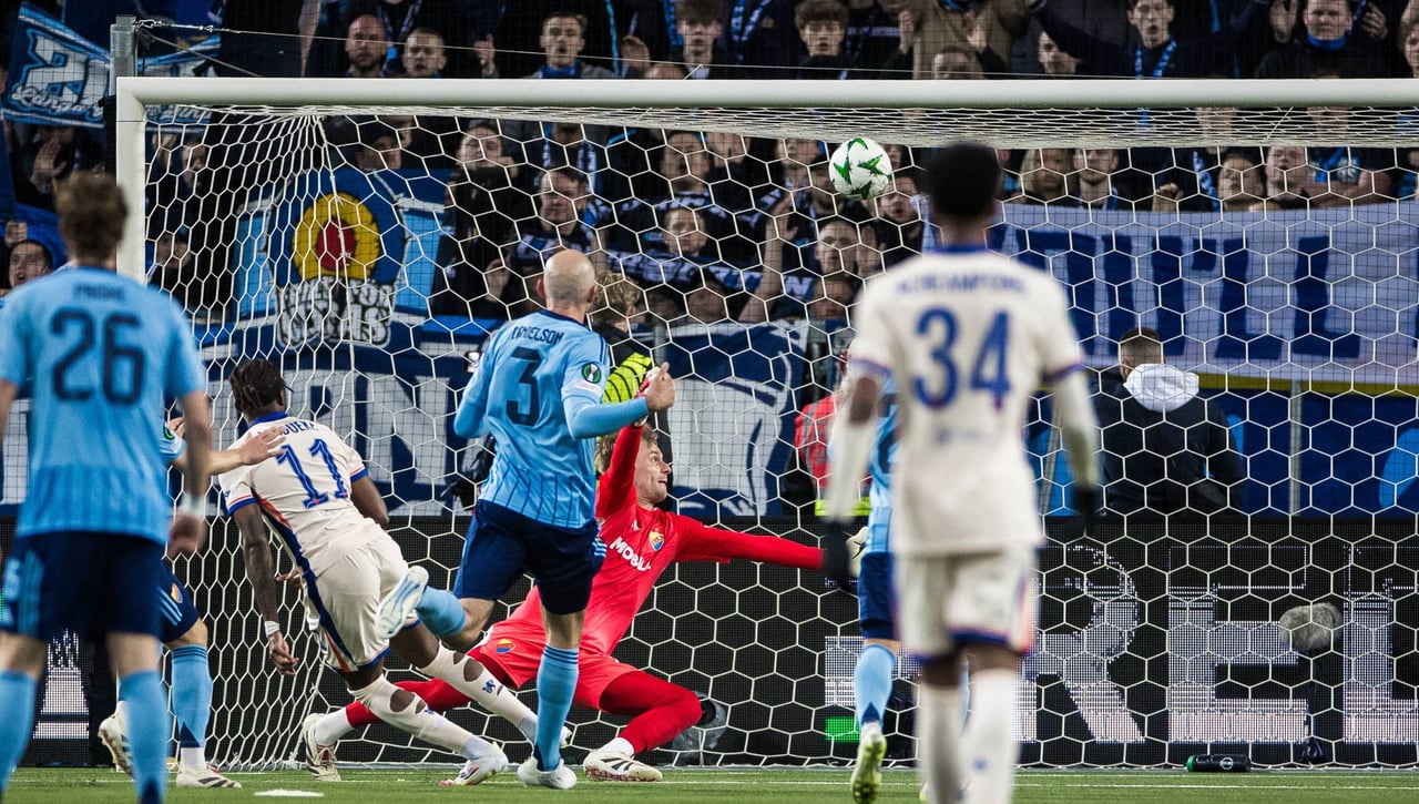 Djurgardens 1-4 Chelsea: Enzo Fernández reparte y Nico Jackson martillea