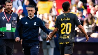 La visible emoción de García Pimienta en su alentador mensaje a Kirian