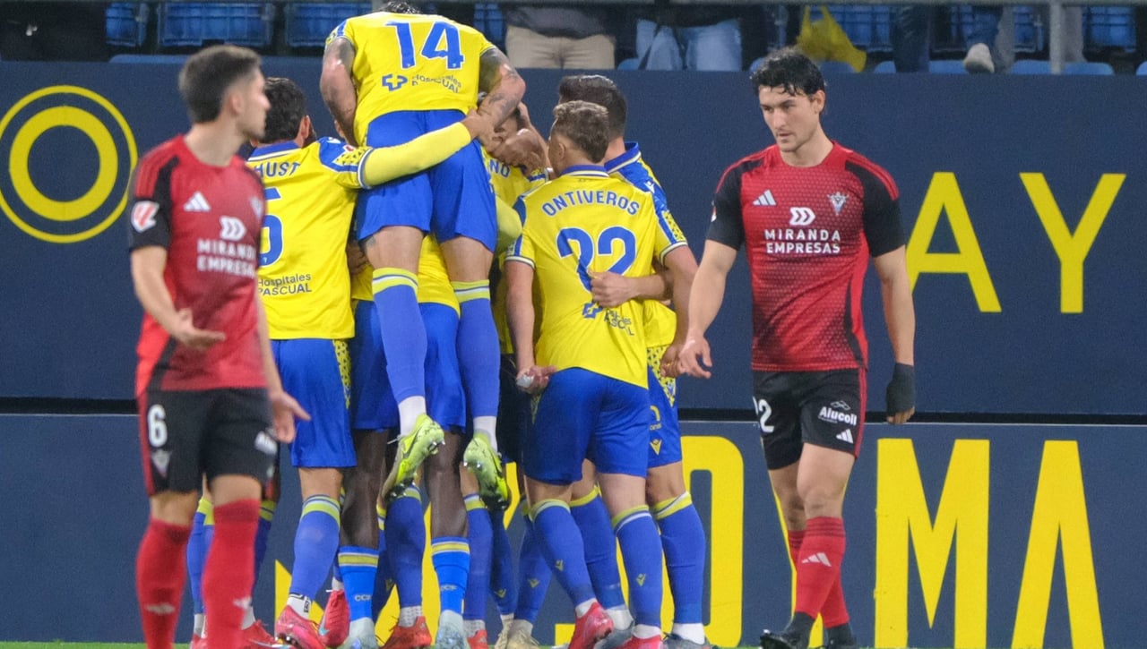 Cádiz 3-1 Mirandés: Con uno menos los amarillos siguen escalando