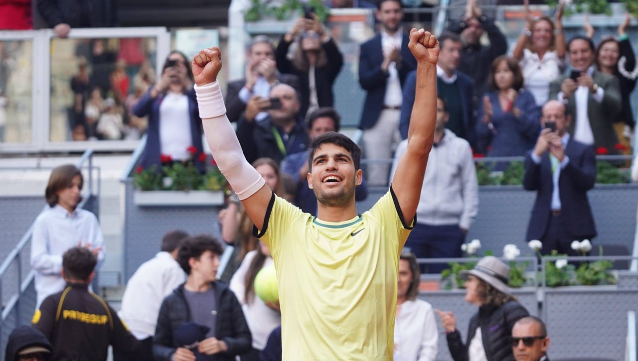 Carlos Alcaraz sabe sobrevivir en Madrid 