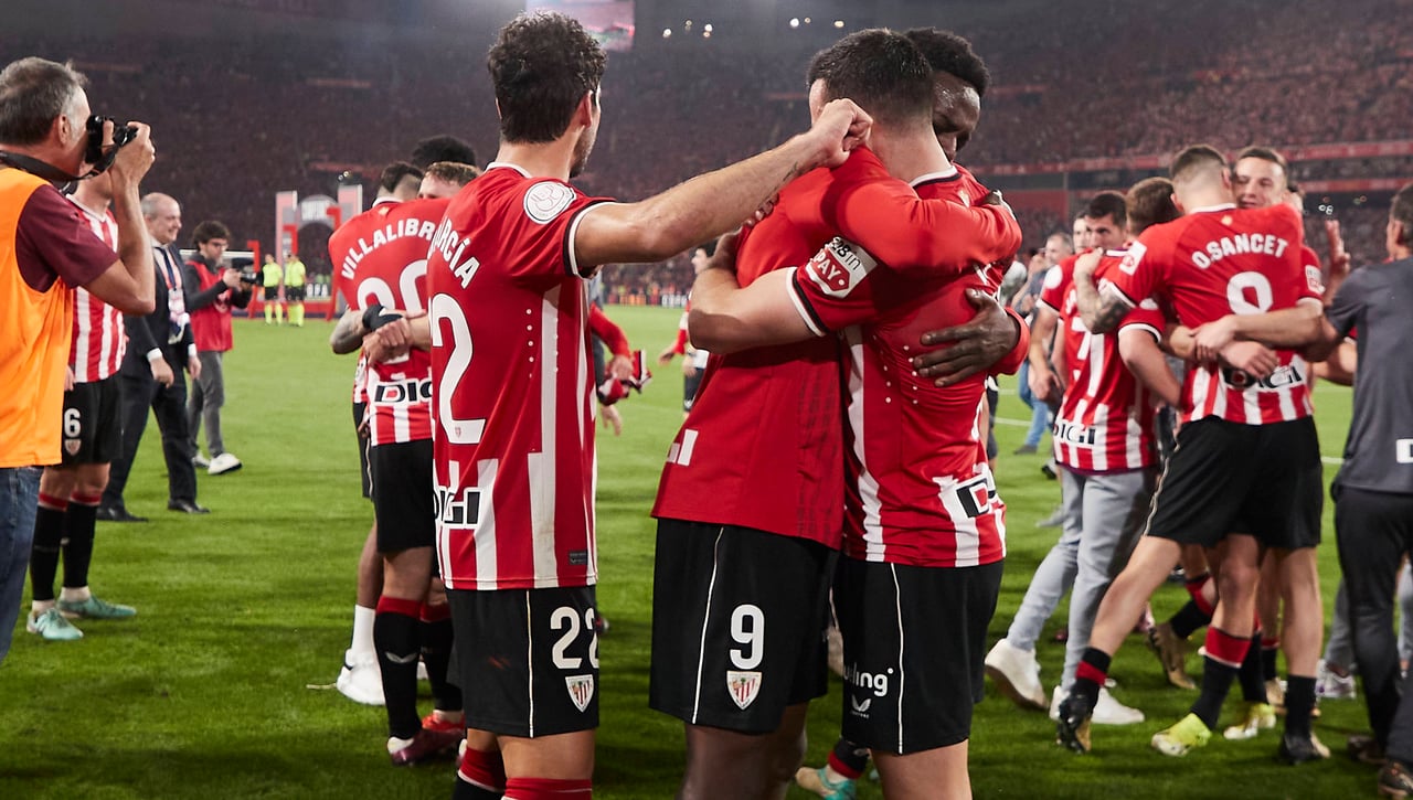 Los jugadores del Valencia le 'roban' a los del Athletic su amuleto para luchar por Europa