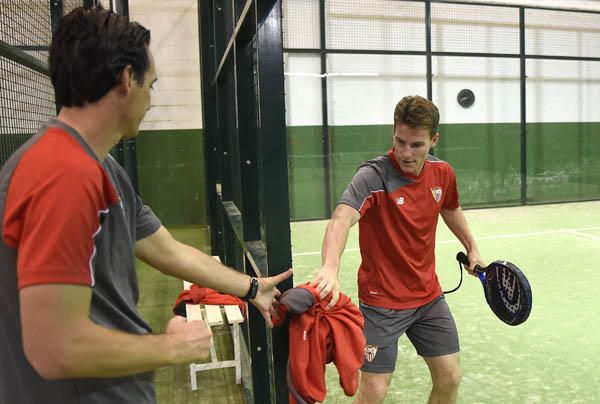 El Sevilla cambia el balón por las palas de pádel