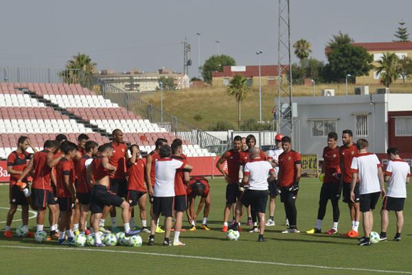 El Sevilla vuelve al trabajo bajo un intenso calor