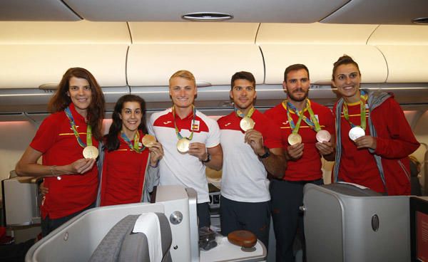 Los olímpicos españoles, agasajados a su llegada a Madrid