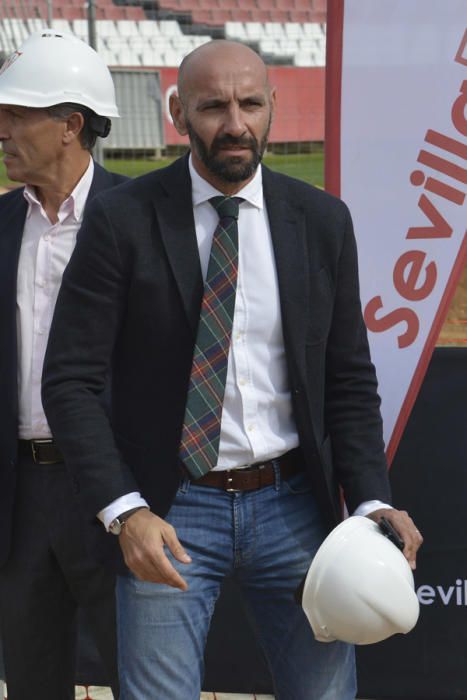 Castro pone la primera piedra en la ciudad deportiva