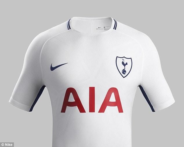 El Tottenham presenta sus equipaciones para la 17/18