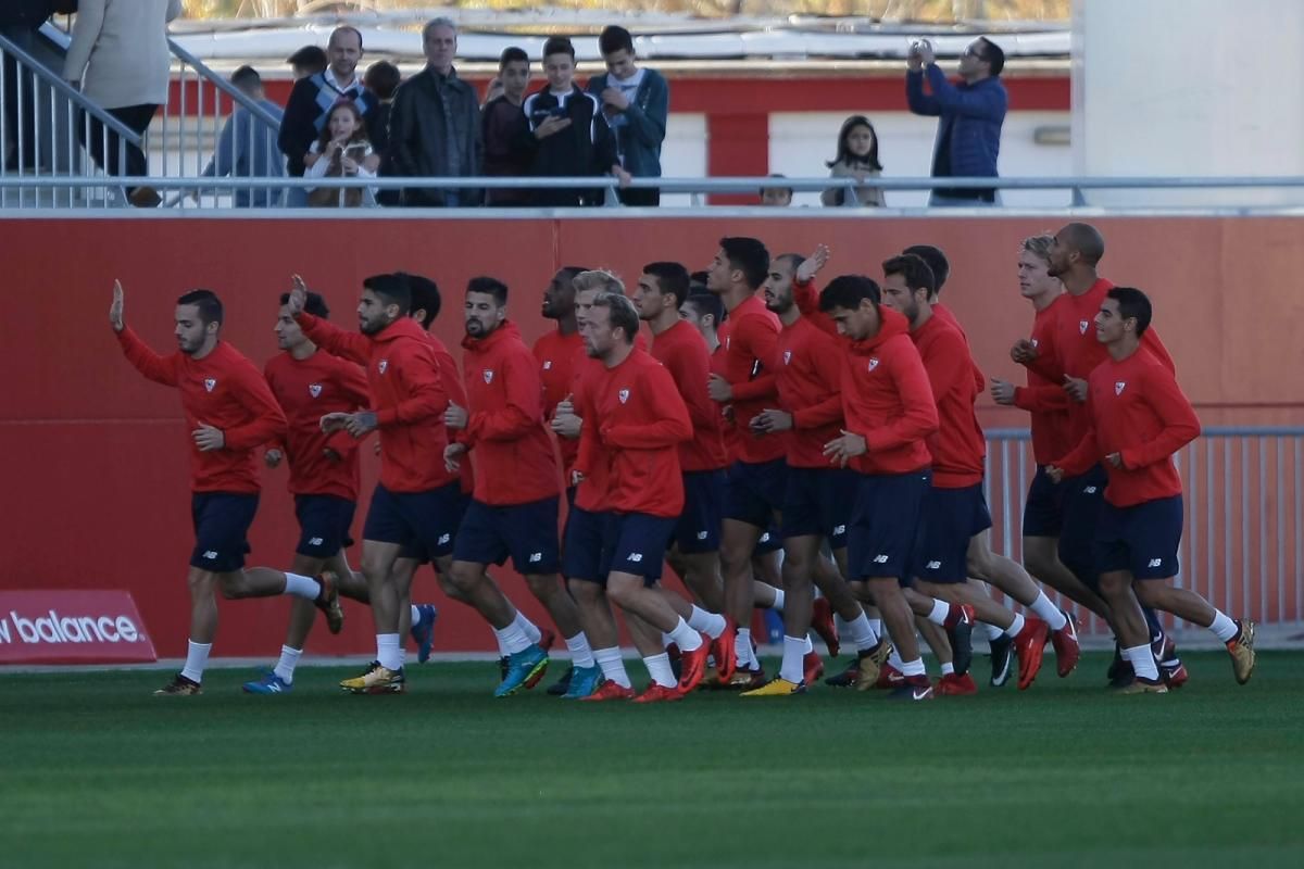 Las mejores imágenes del entrenamiento a puerta abierta del Sevilla