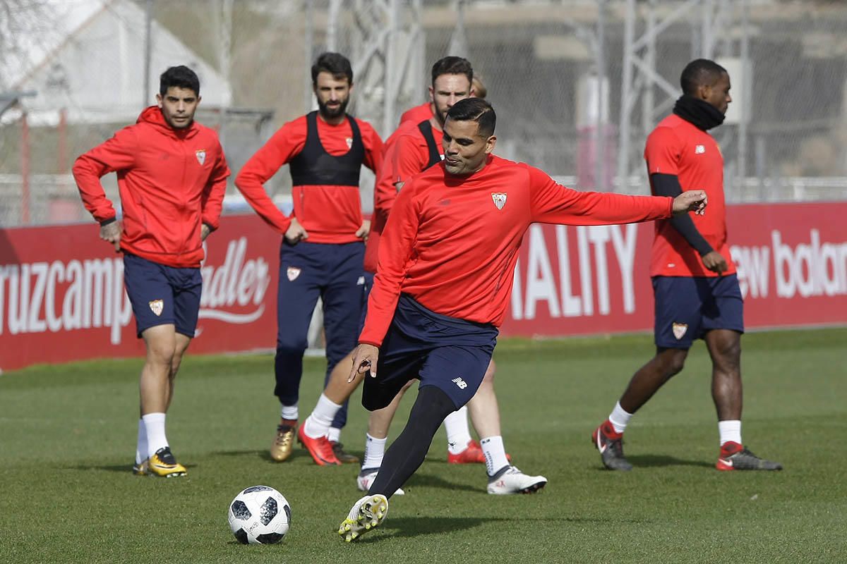 Kjaer, Corchia y Sarabia, ausencias en la sesión de este lunes